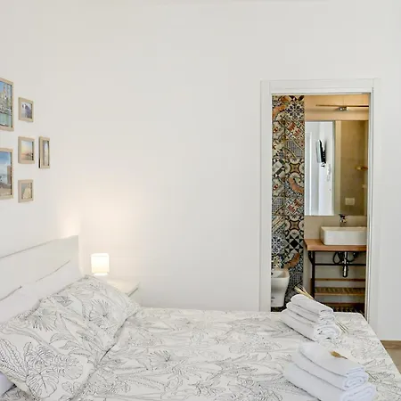 Homestay Mia - *